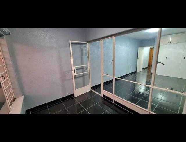 2 BEDROOM PROPERTY TO RENT IN WINDSOR WEST
